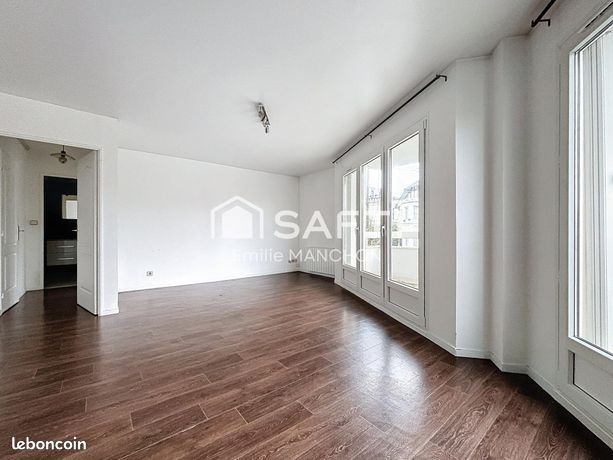 https://img.leboncoin.fr/api/v1/lbcpb1/images/3d/e3/b6/3de3b671a9710eef3916f5018eb6d81317f9aa3f.jpg?rule=ad-image