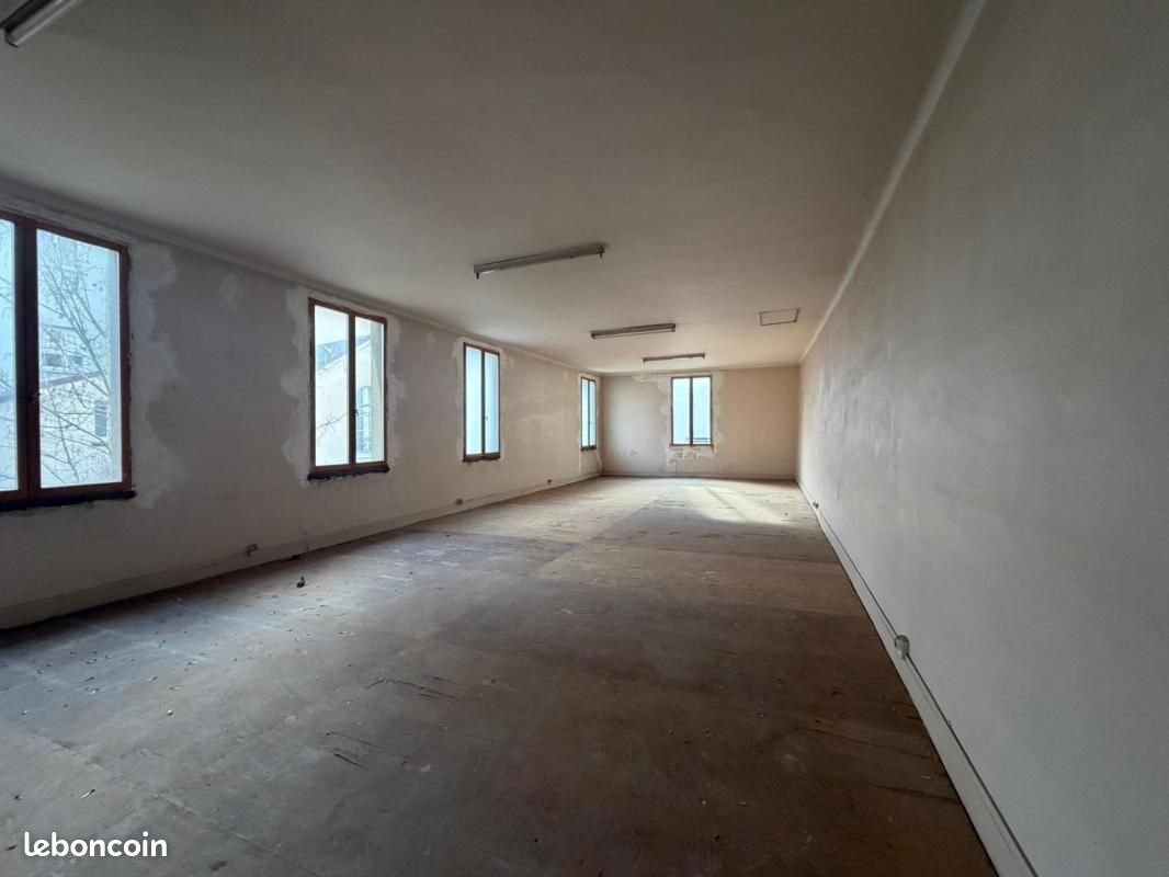 Immeuble 140 m² Les Mureaux (image 1)