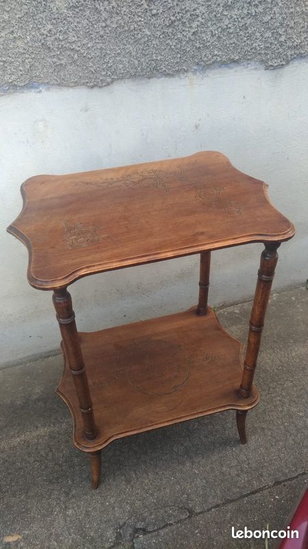 Table / chevet gravé (image 1)