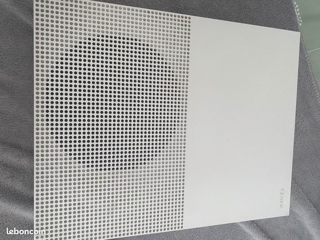 Xbox One S (image 4)