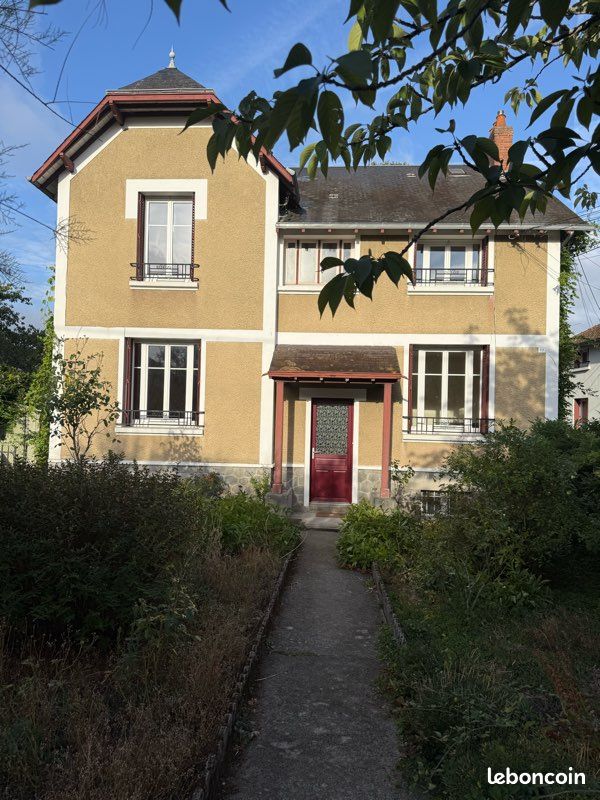 Maison 7 pièces 220 m² · à Guéret · 220 m² · 1 030 €/mois