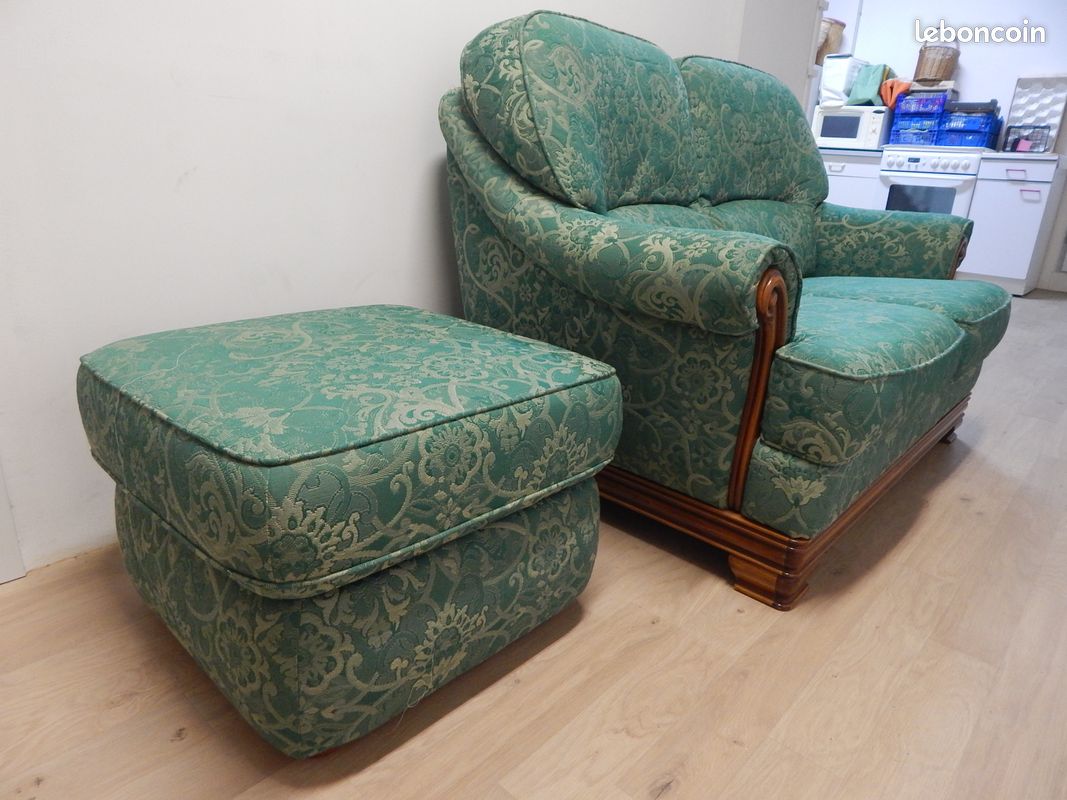 Vends canapé fixe deux places et pouf (image 2)