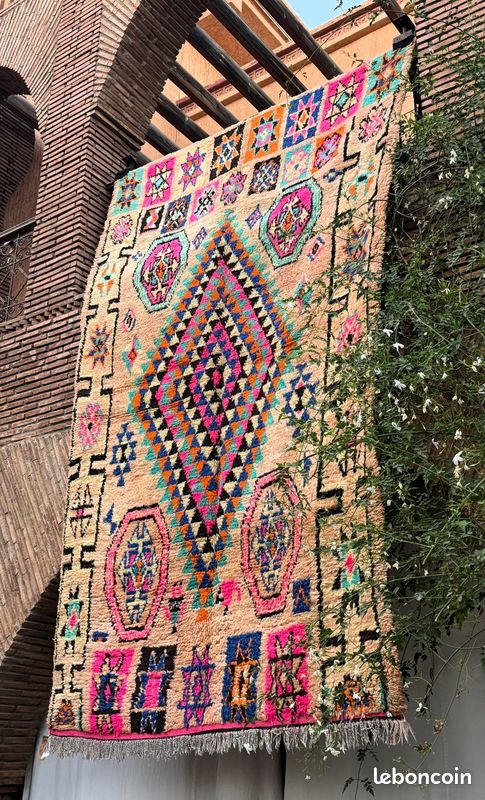 Tapis Berbère Antique Vintage Losange Fuchsia– 300x200 cm - Pièce Vintage – Édition Diamant Pop – Design Authentique (image 3)