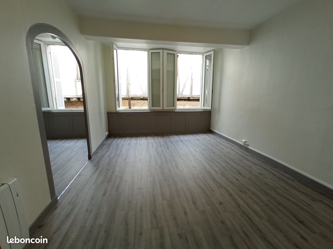 Appartement 1 pièce 30 m² · à Saint-Jean-d'Angély · 30 m² · 315 €