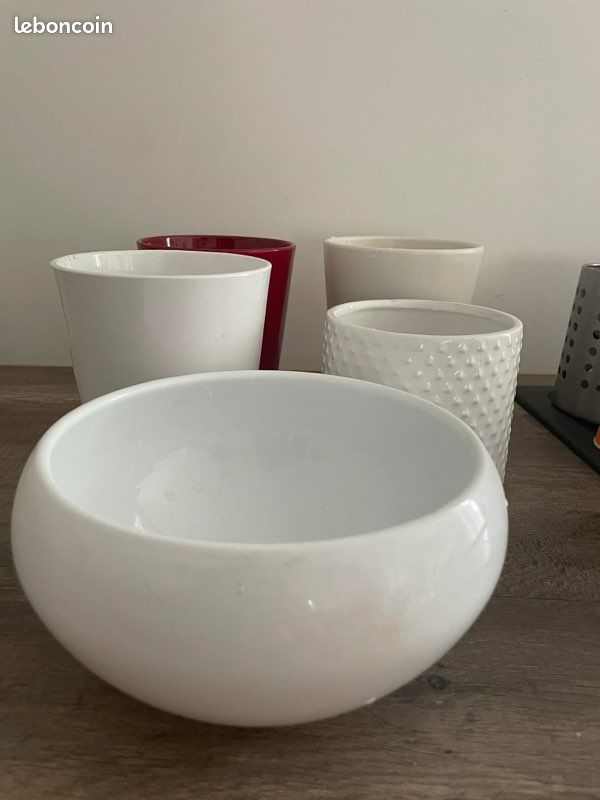 Caches pots (image 1)