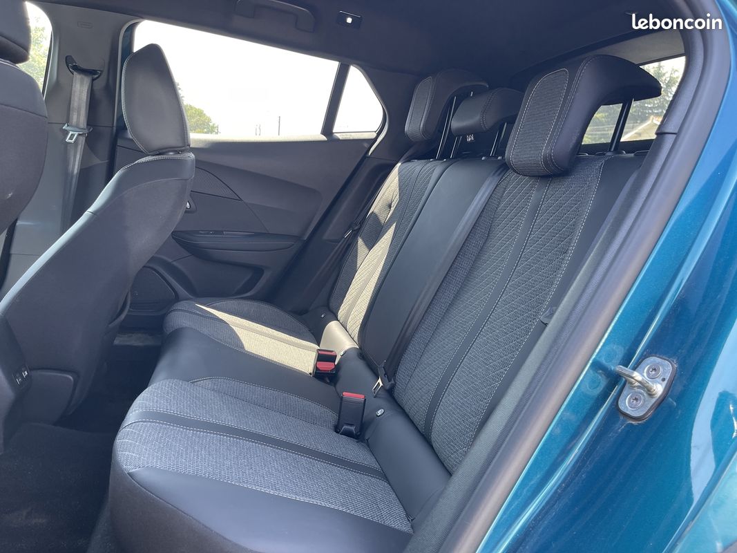 Peugeot 2008 1.2 HYBRID 145CH ALLURE E-DCS6 (image 8)