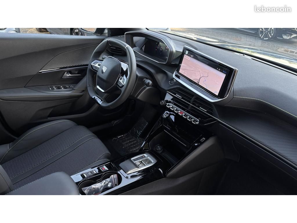 PEUGEOT 2008 1.2 Hybrid 145 DCS6 GT +PK DRIVE+CAMERA 360+NAVIGATION (image 21)