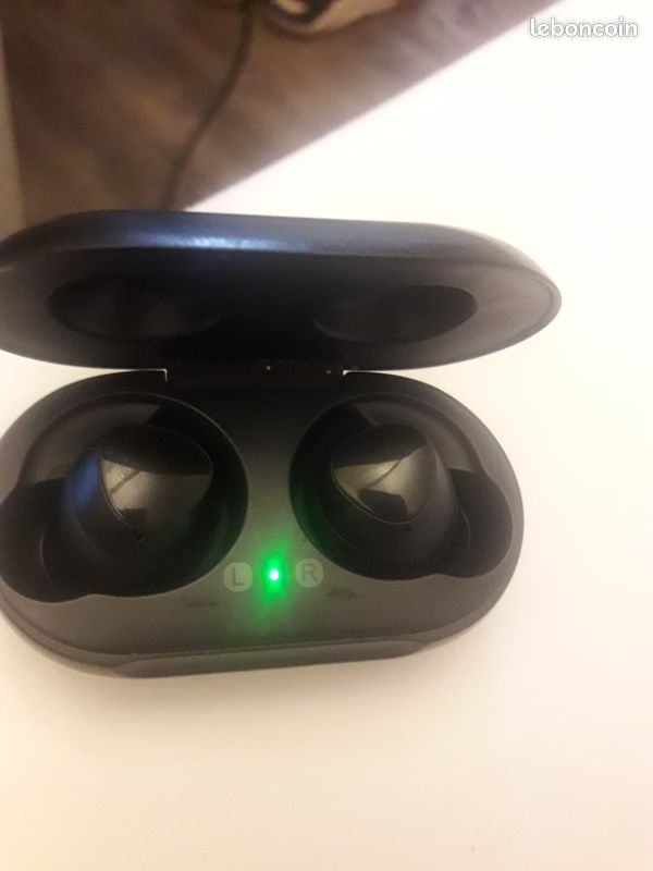 Galaxy Buds 1 (image 1)