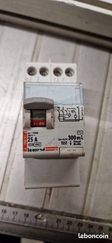 Disjoncteur différentiel legrand (image 1)