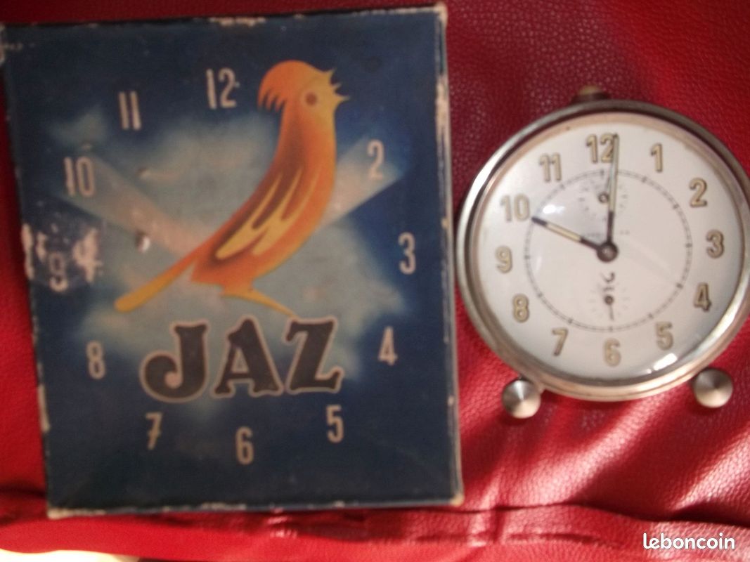Réveil Ancien Jaz Rouge à Cloche Dorée - Fonctionnel Mais Sans Vitre, Aiguilles Légèrement Tordues - Occasion