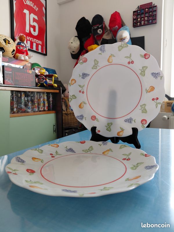 Lot D'assiettes Arcopal - Décor Géométrique Et Fruits - Porcelaine - Occasion