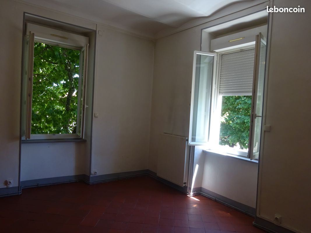 Appartement 5 pièces 125 m² · à Alès · 125 m² · 610 €/mois