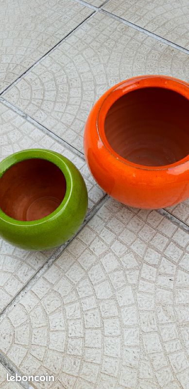 Cache pot (image 1)