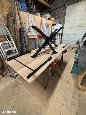 Table de salle à manger en bois massif à pied mikado en métal 220 cm