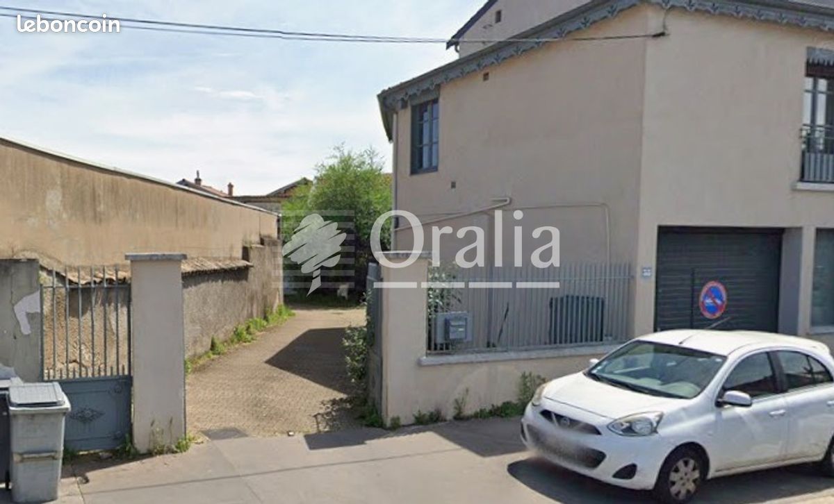 Garage/box Lyon · 90 €/mois
