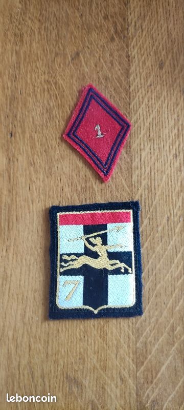 Veste militaire avec deux fanions (image 2)