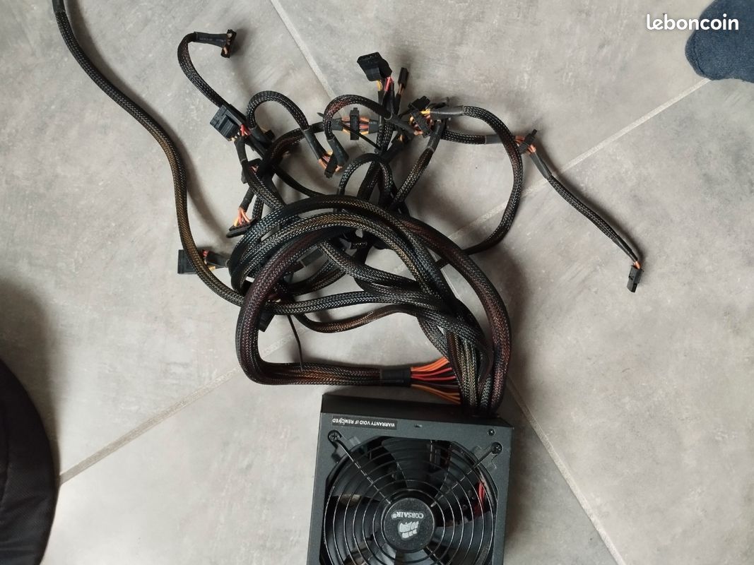 Alimentation Corsair TX650 - En Bon État, Signes D'Utilisation