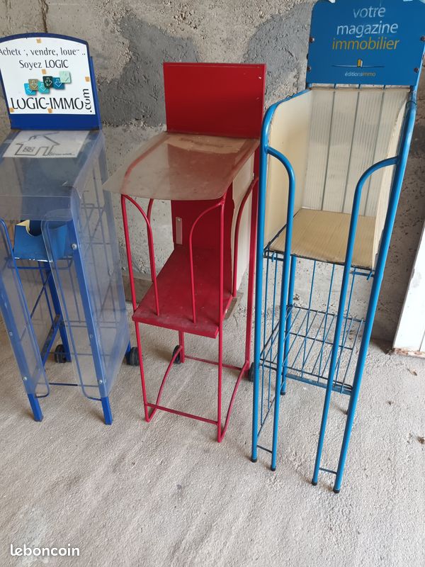 Distributeurs de revues (image 1)