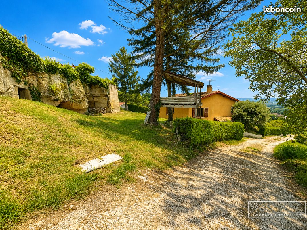 Maison 4 pièces 91 m² · à Anjou · 91 m² · 200 000 €
