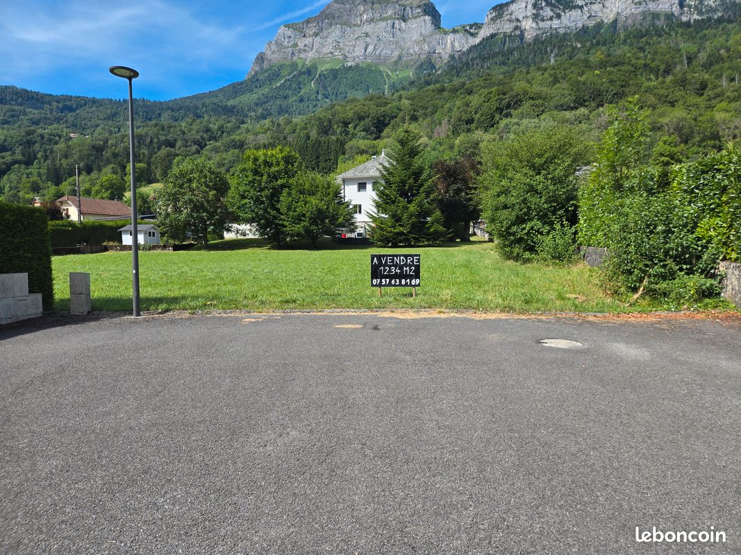 Terrain 1234 m² · à Magland · 359 000 €