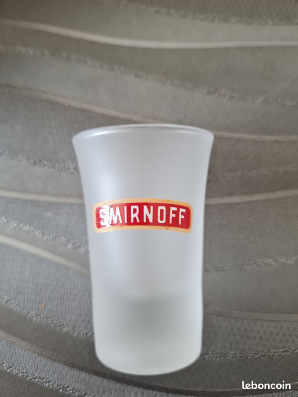 Lot de petits verres smirnoff (image 1)