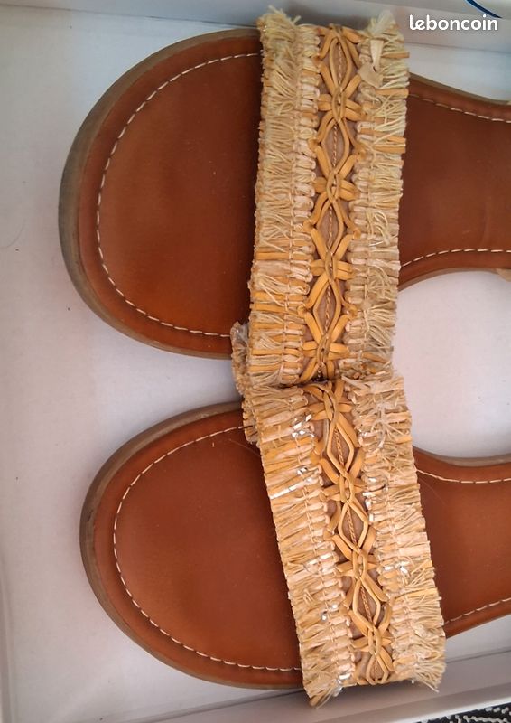 Paire de sandales Marron taille 39 (image 2)