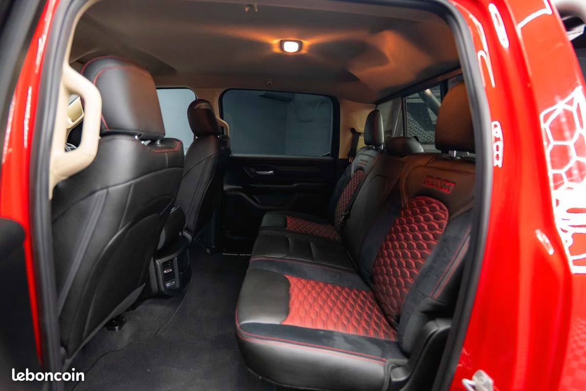 Dodge RAM 1500 Red Devil Long Bed 5.7 V8 HEMI 401 ch 4x4 – Night Pack – Offroad (image 28)