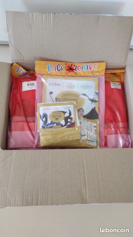 LOL, SURPRISE TOUTES DES REINES PACK LOISIRS - 1 album + 50 pochettes (soit 250 stickers