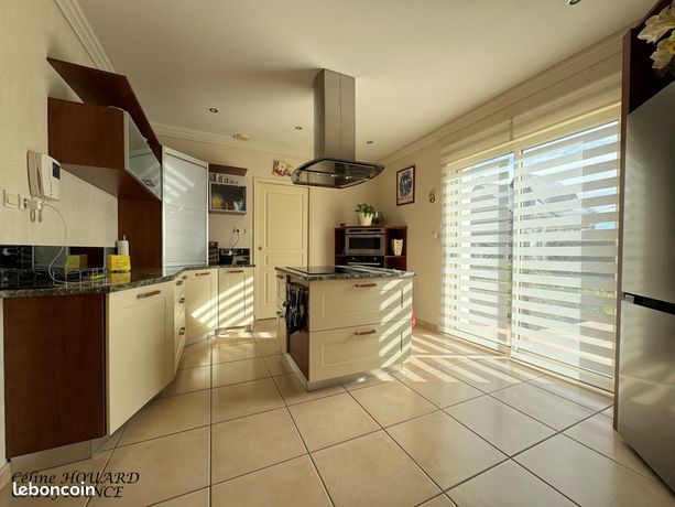 Maison 9 pièces 270 m² — 14