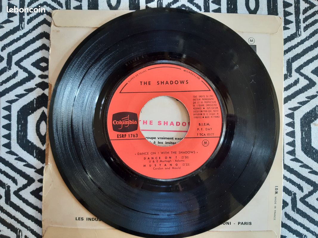 Disque vinyle The shadows "Dance on " 45T (image 2)