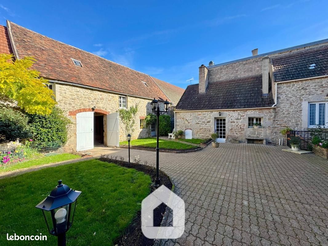Maison 10 pièces 214 m² · à Rouvray · 214 m² · 296 000 €