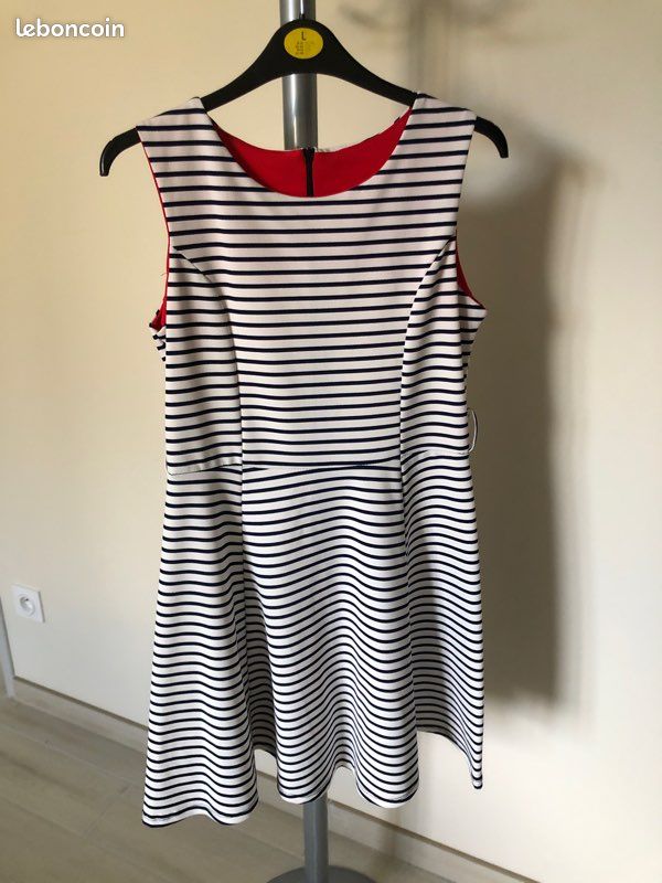 Robe marine blanche (image 1)