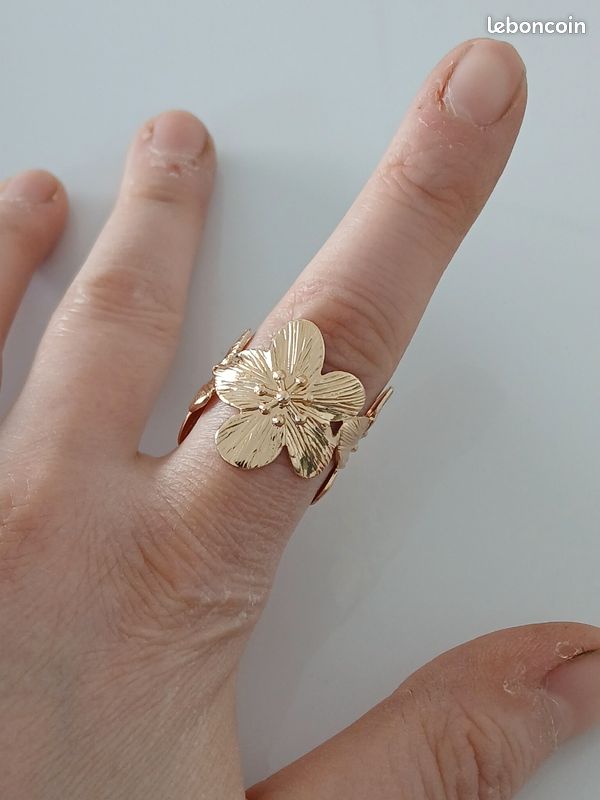 Bague Large Femme Dorée Forme Fleurs – Acier Inoxydable, Taille Ajustable