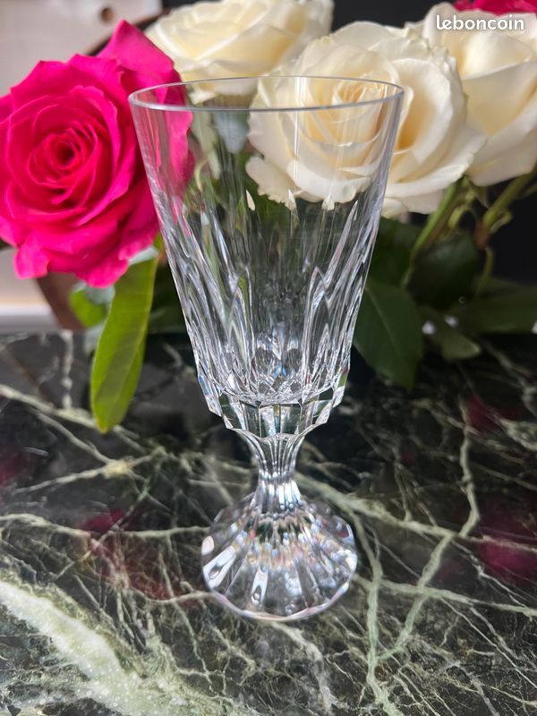 Verre à Vin Cristal Baccarat modèle d'Assas très bon état Hauteur 16,5cm Estampillé (image 1)