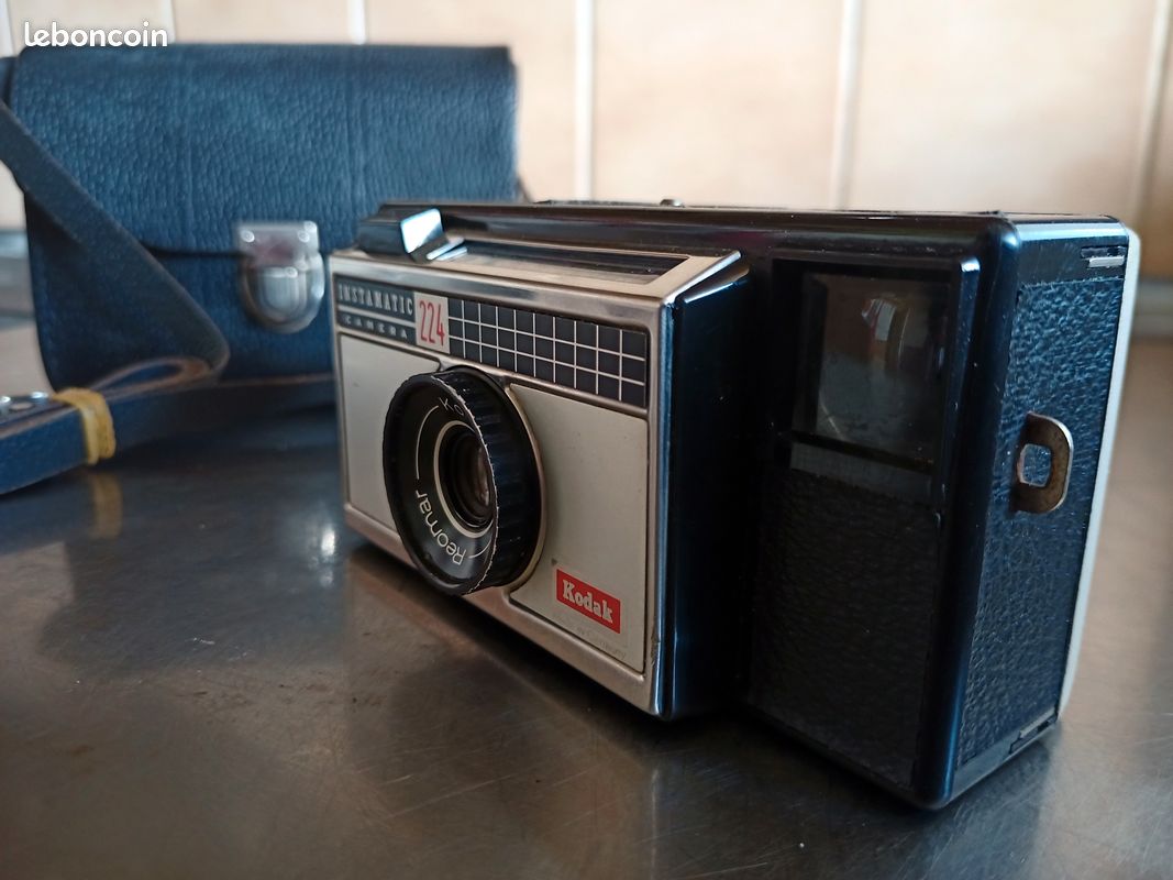 Kodak Instamatic 104 and Flash Cubes | A Kodak Instamatic 10