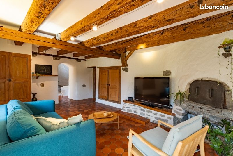Maison 8 pièces 271 m² · à Bons-en-Chablais · 271 m² · 689 000 €