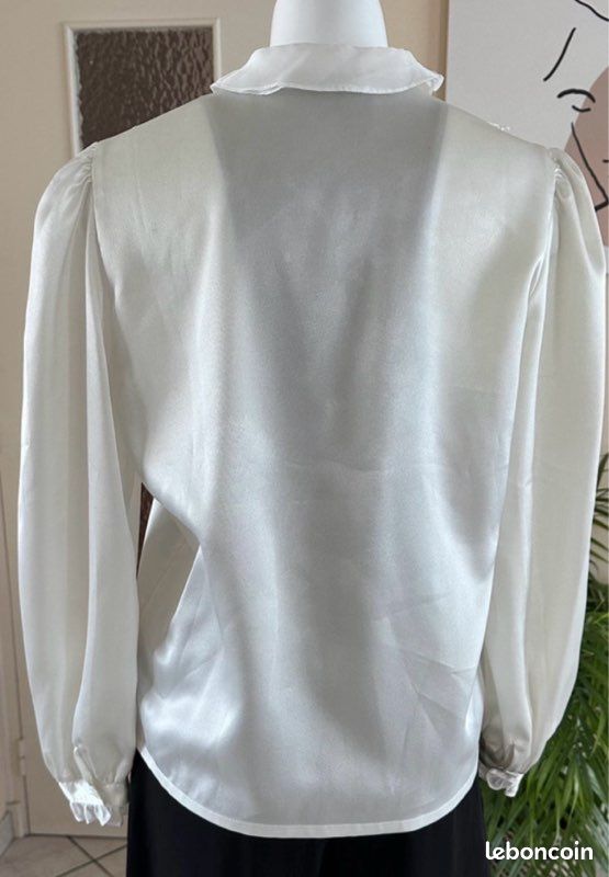 Chemise blouse romantique Lapland - Blanc cassé / Ivoire - Broderie dentelle perlée sequins S/M Satinée Comme neuve (image 9)
