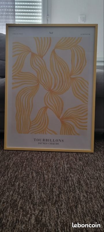 Je vends les deux cadres de chez desenio de couleur jaune. Ils sont assez grand et on très bon état (image 1)
