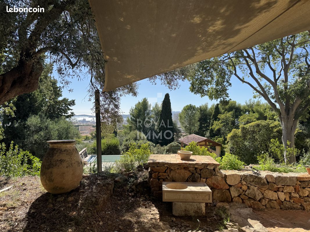 Maison 8 pièces 235 m² · à Toulon · 235 m² · 1 850 000 €