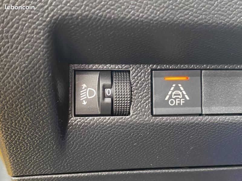 Peugeot 208 e-208 136ch Style (image 11)