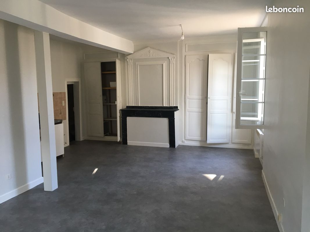 Grand studio centre ville place de la Mairie - Agen 47000 (image 2)