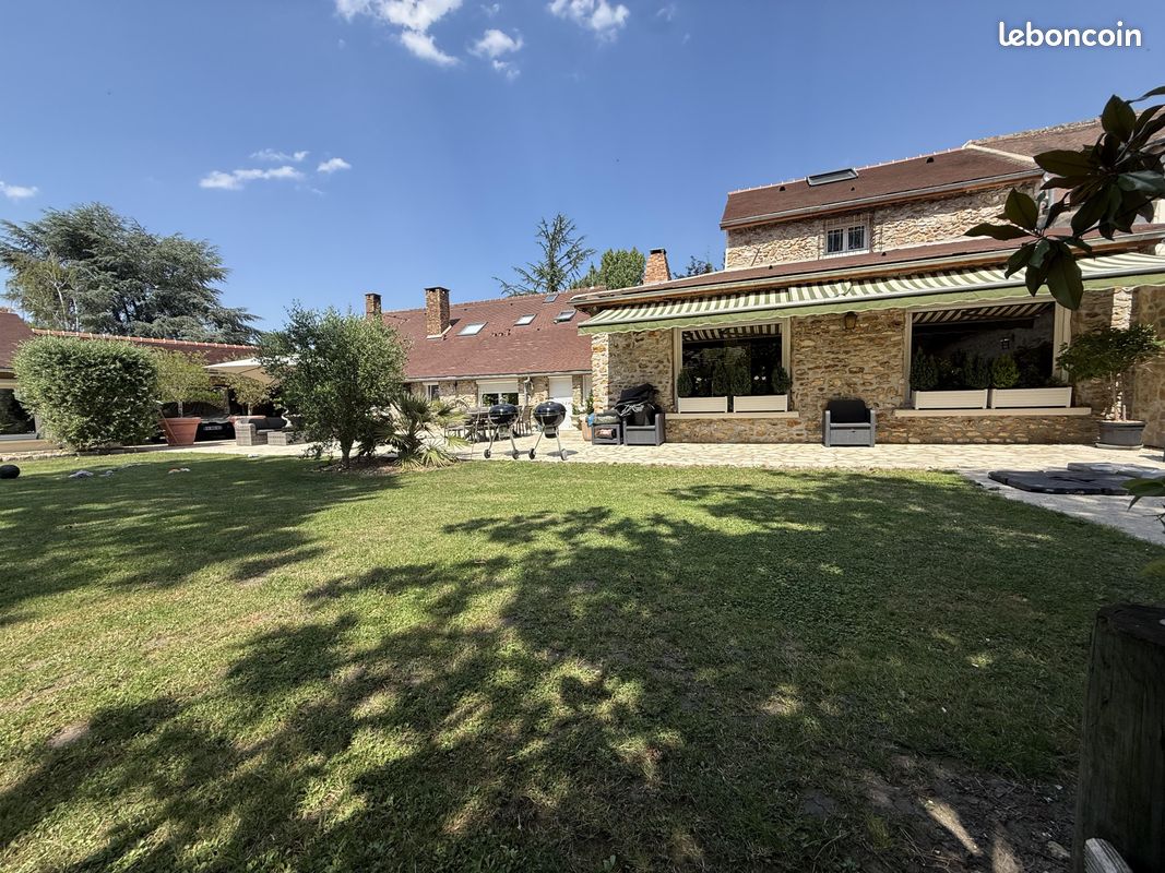 Maison 300 m² · à Réau · 300 m² · 965 000 €