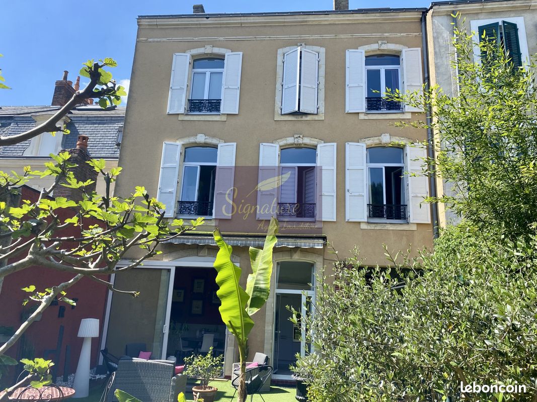 Maison 11 pièces 330 m² · à Le Mans · 330 m² · 960 000 €