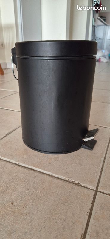 Poubelle de salle de bain (image 1)