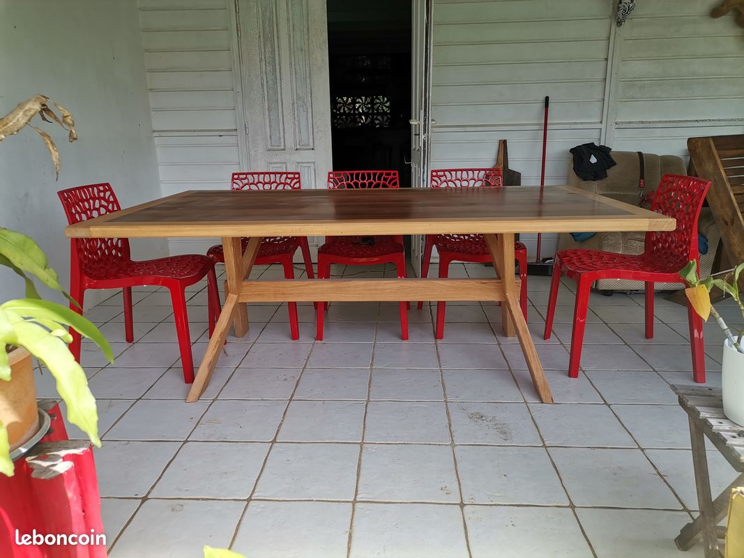 Table 8 perdonnes en bois de guyane et 8 vhaises (image 2)