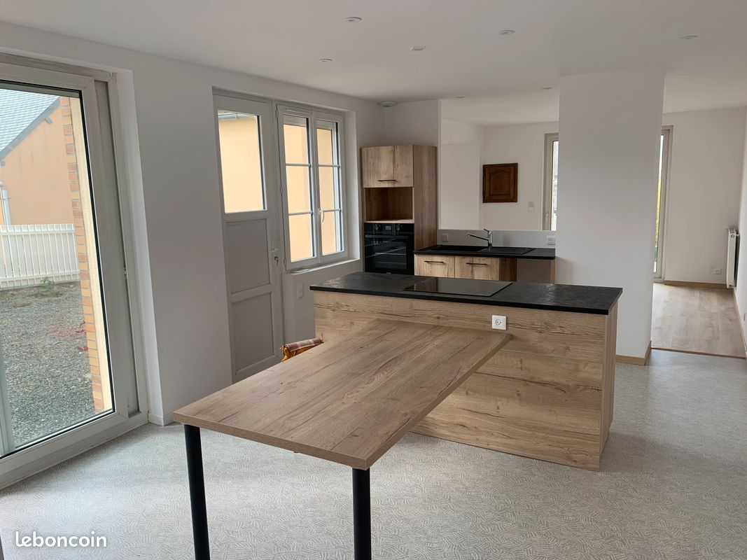 Maison 5 pièces 105 m² · à Coutances · 105 m² · 890 €/mois