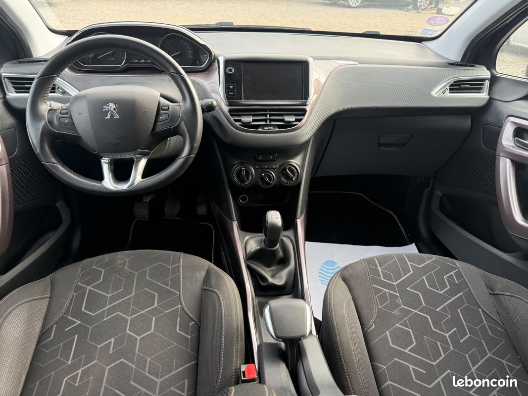 PEUGEOT 2008 1.2 VTi 82ch BVM5 Active (image 4)