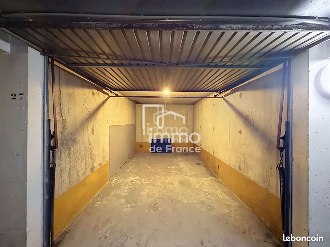Parking 15 m² · à Oyonnax · 15 m² · 10 000 €