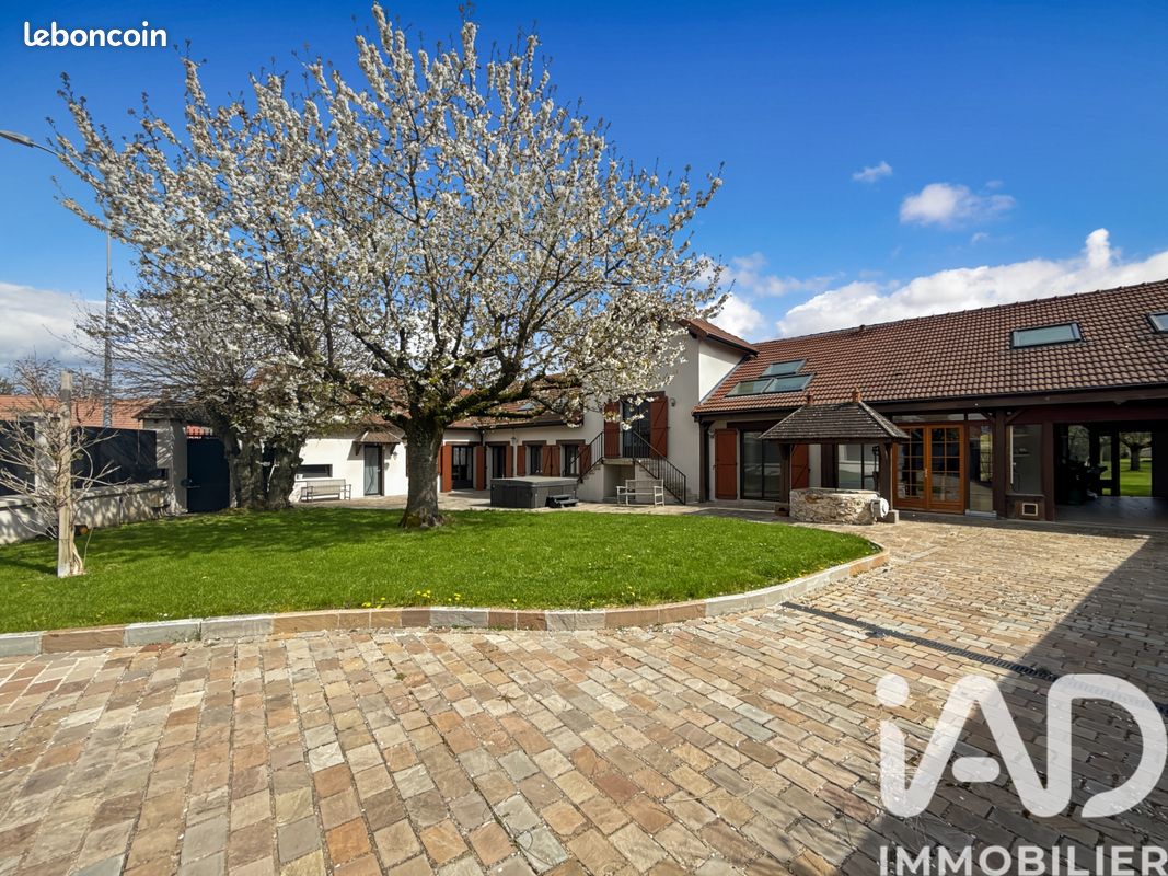 Maison 8 pièces 211 m² · à Évry-Grégy-sur-Yerre · 211 m² · 549 000 €