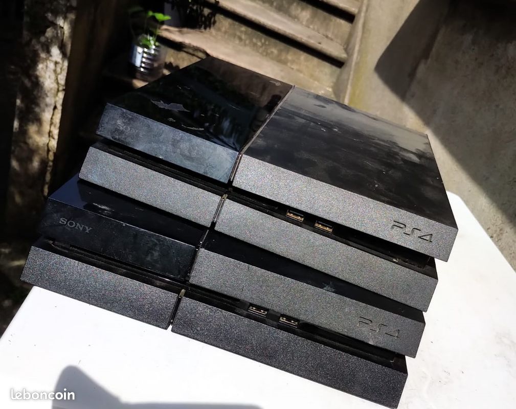 2x Playstation 4 PS4 HS + 2 manettes pour pièces (image 3)
